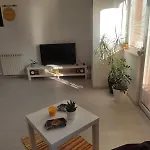 Center White Apartment! *