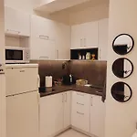 Center White Apartment! سكوبجي