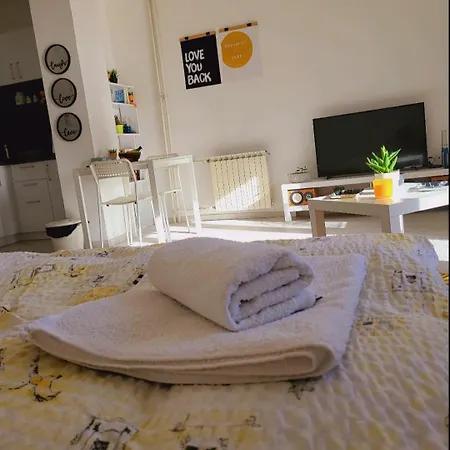 Center White Apartment!