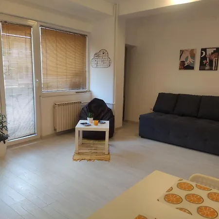 Center White Apartment! *