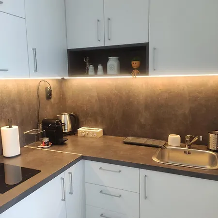 Center White Apartment! Apartment