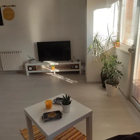 Center White Apartment! *
