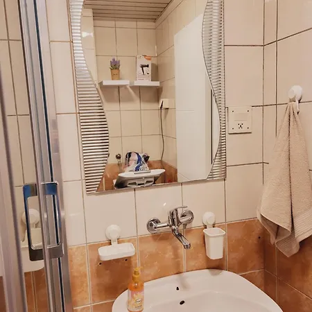 Center White Apartment! *