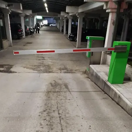 Center White Apartment!