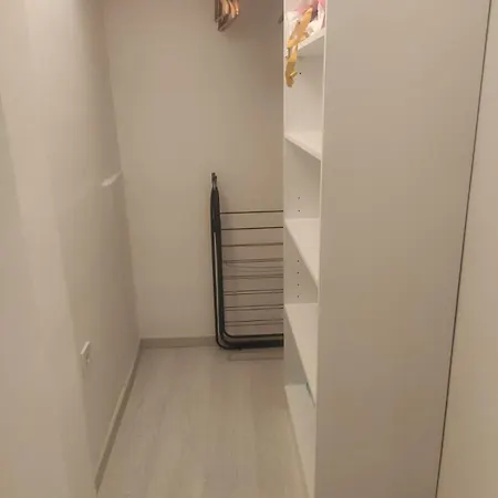 Center White Apartment! *