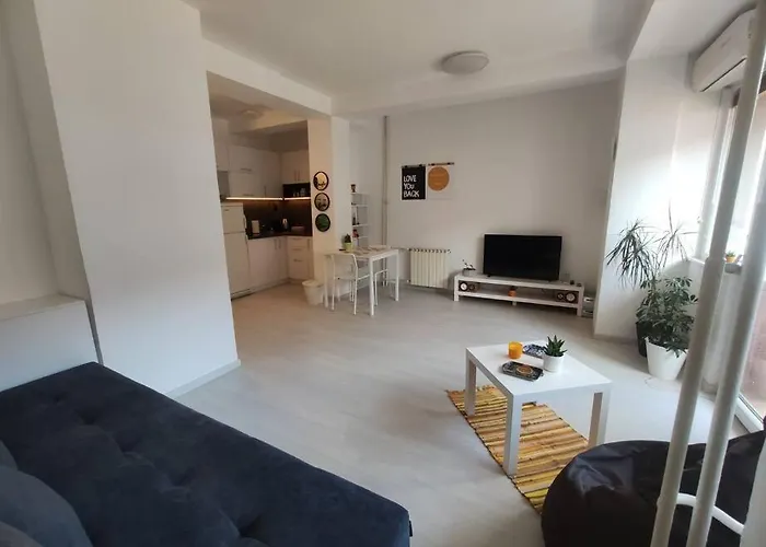 Апартаменти Center White Apartment! *