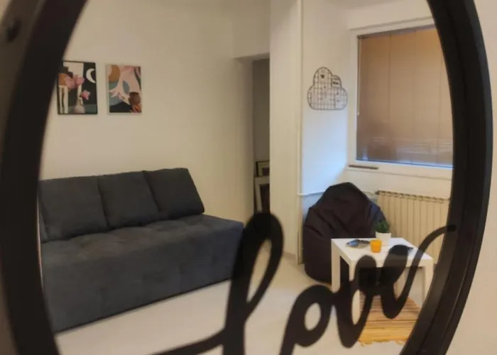 Center White Apartment! *