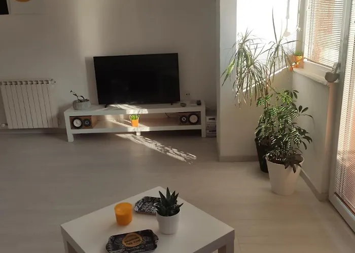 Center White Apartment! *