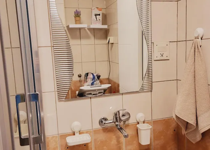 Center White Apartment! *