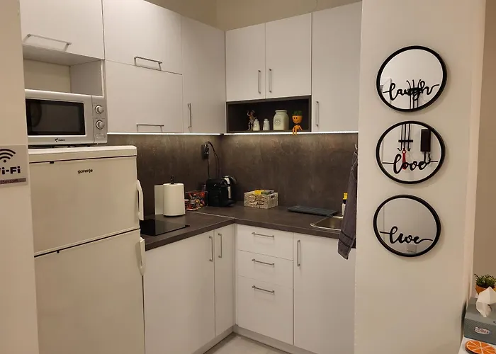 Center White Apartment!