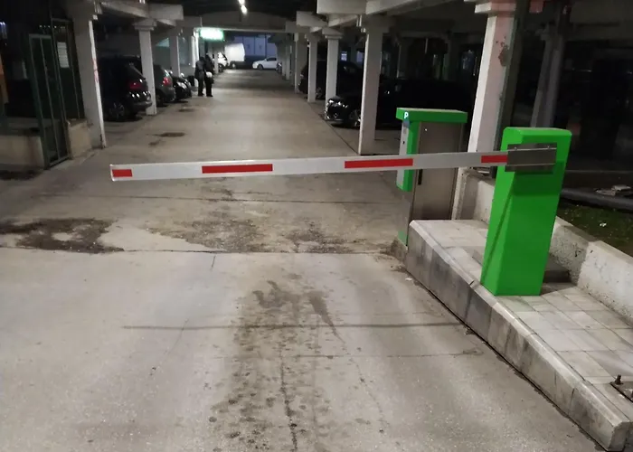 Center White Apartment!