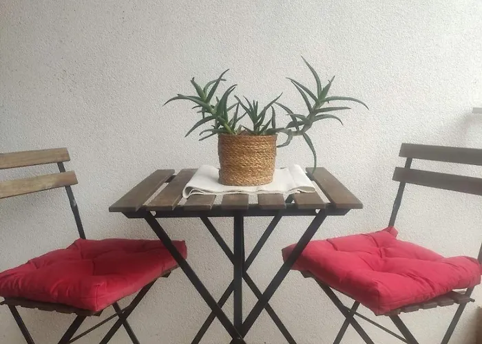 Апартаменти Center White Apartment! *